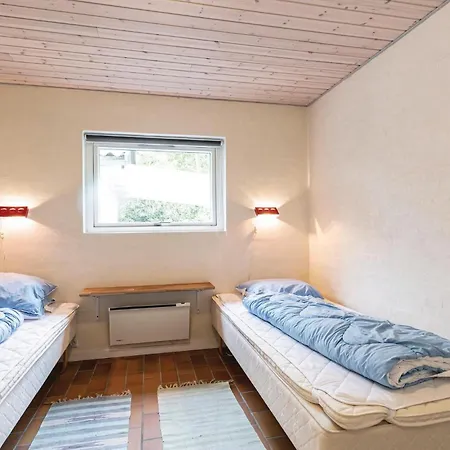 Pet Friendly In Aakirkeby With Kitchen בית נופש
