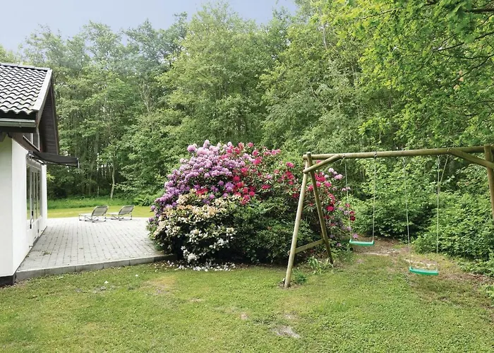 Stunning In Aakirkeby With Wifi * Vester Somarken