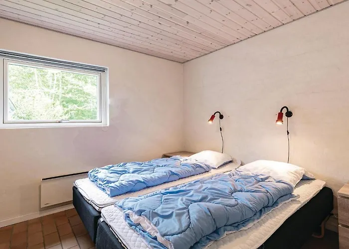 بيت للعطل Stunning In Aakirkeby With Wifi